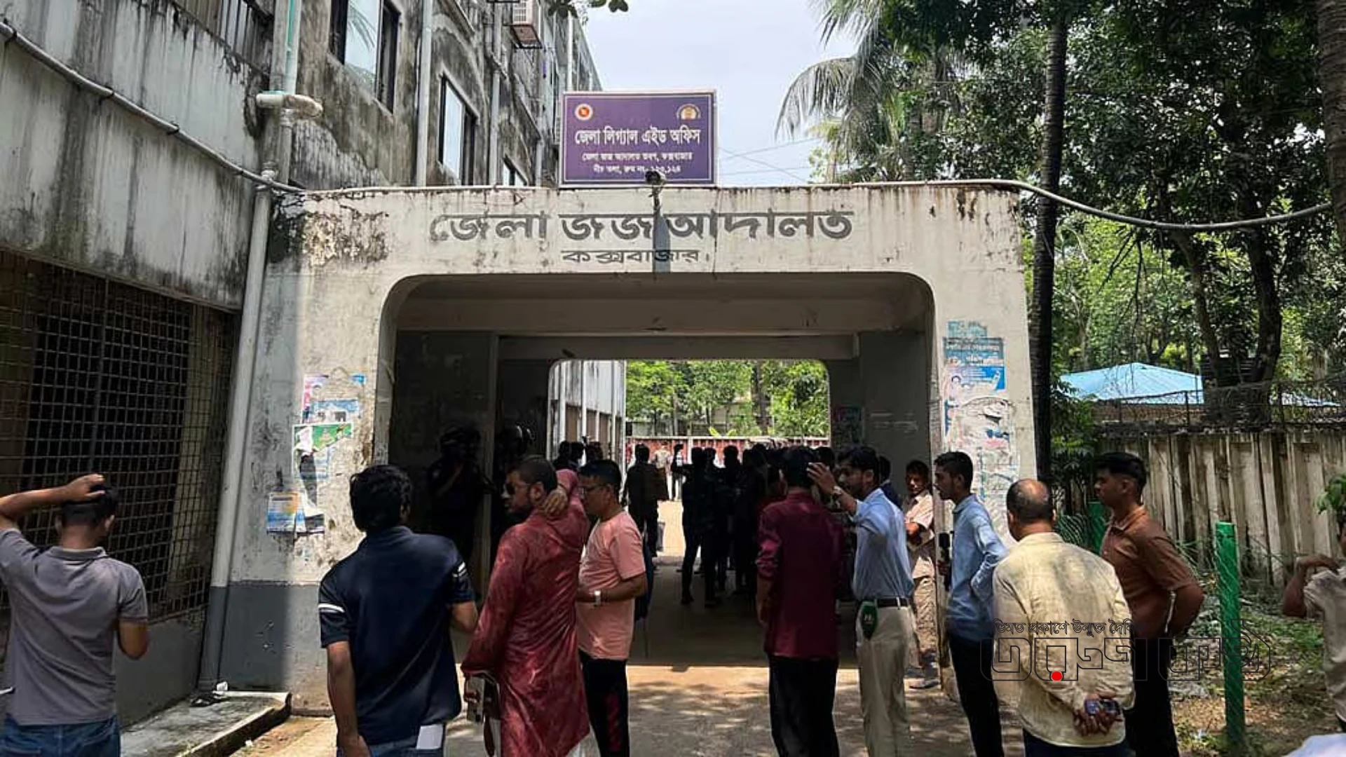 কক্সবাজারে আদালত প্রাঙ্গণে বিএনপি নেতার লক্ষ্যে গুলি, অন্যজন আহত