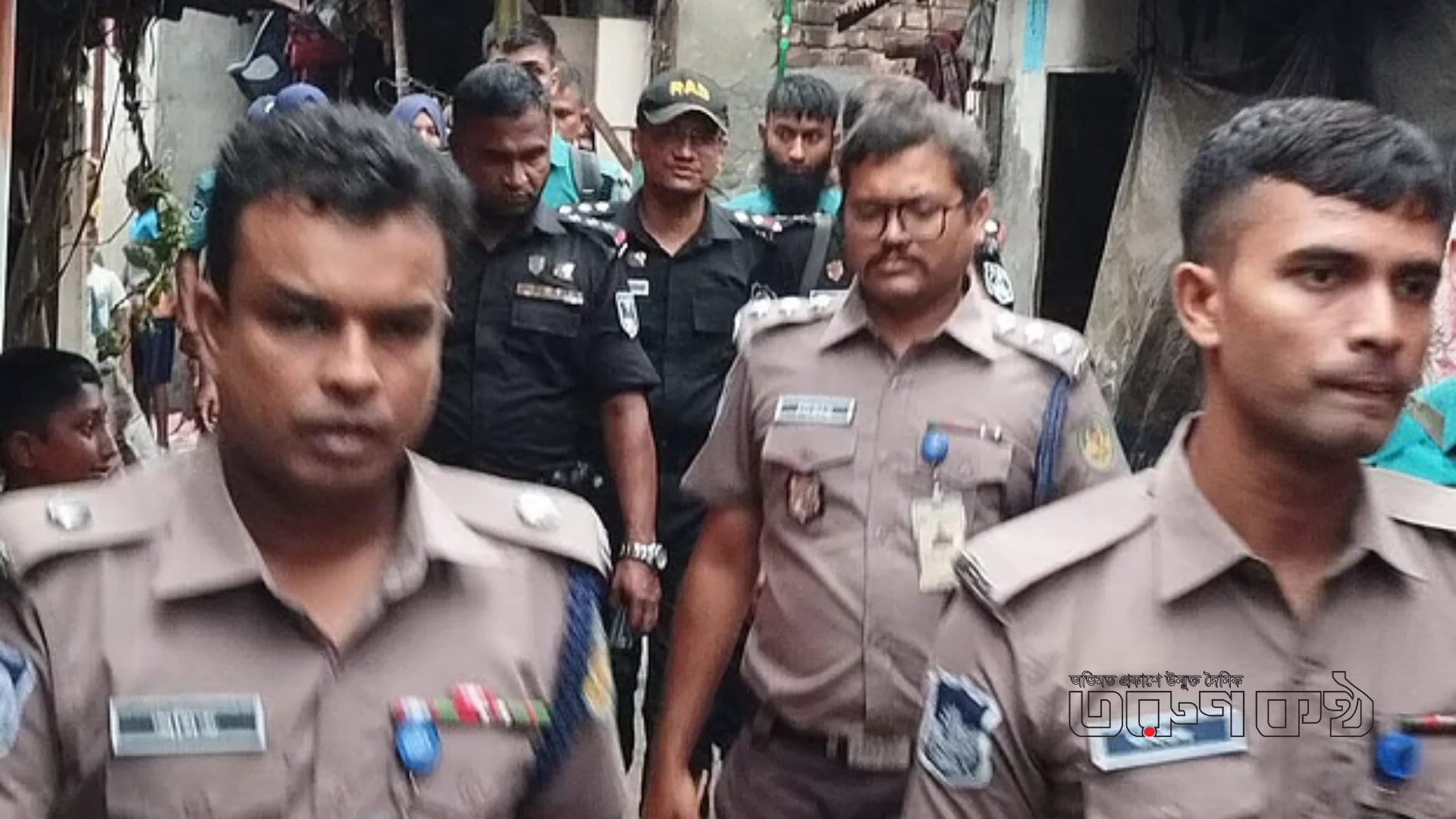 খুলনায় সন্ত্রাস দমনে যৌথ অভিযানে আরও ৩৩ জন গ্রেপ্তার, পাঁচ দিনে ২৯১ জন