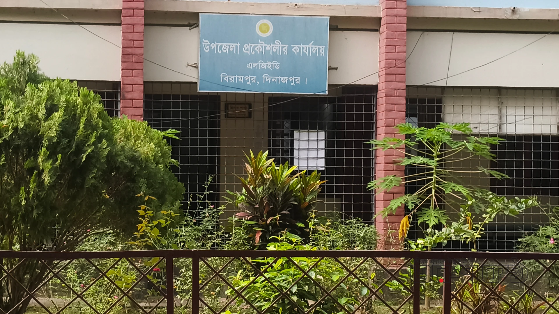 ‎বিরামপুরে এলজিইডি'র উপ সহকারী প্রকৌশলীর ঘুষ সংক্রান্ত ভিডিও ভাইরাল, সমালোচনার ঝড়