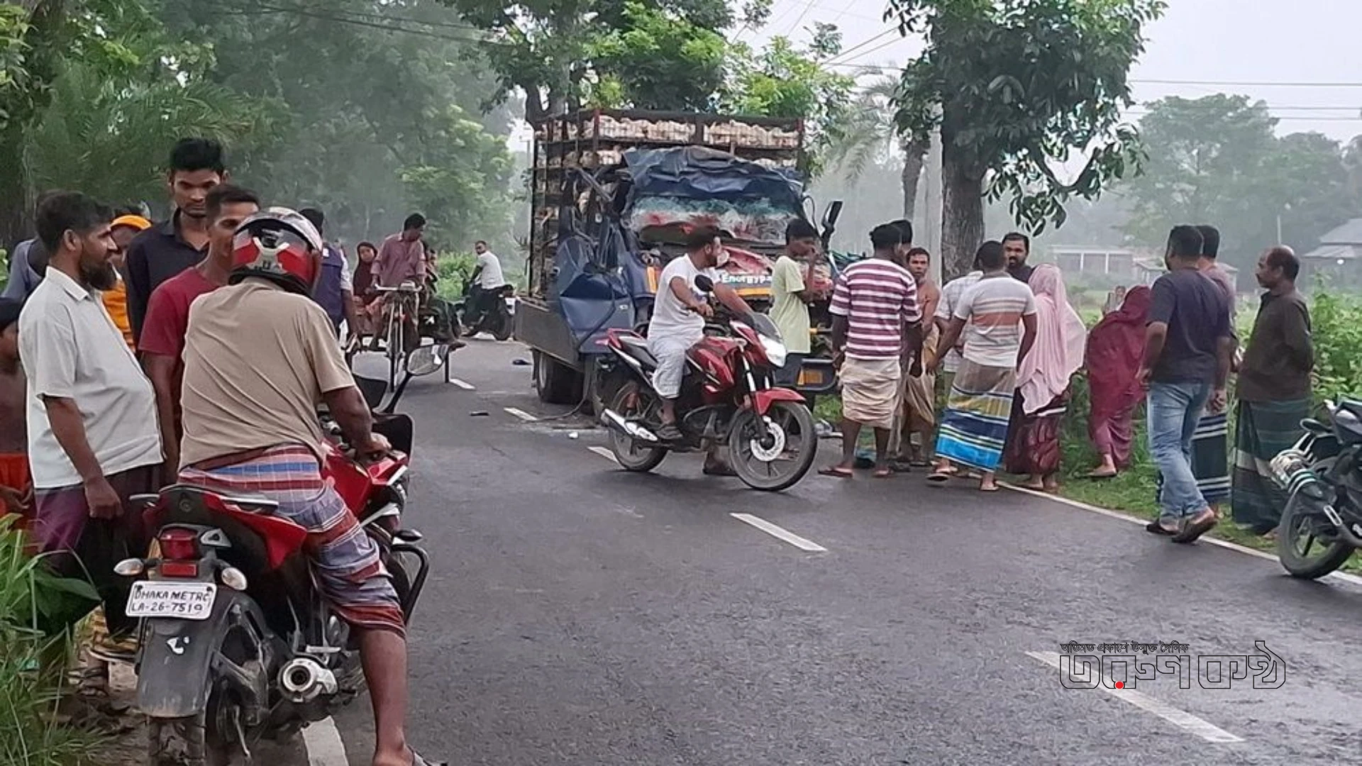 টাঙ্গাইলে দাঁড়িয়ে থাকা ট্রাকের ট্রাকের পেছনে ট্রাকের ধাক্কা, নিহত ৪