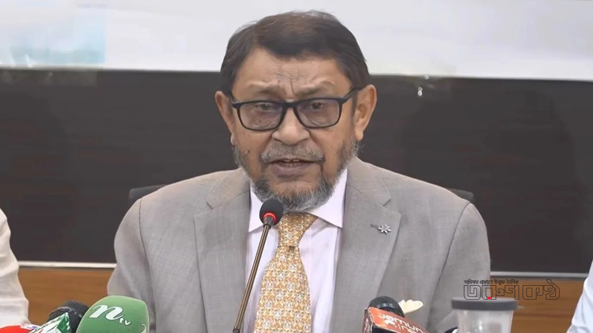 আদ-দ্বীনের জবাবে সন্তুষ্ট নন স্বাস্থ্যমন্ত্রী, সিদ্ধান্ত হবে বৈঠকের পর