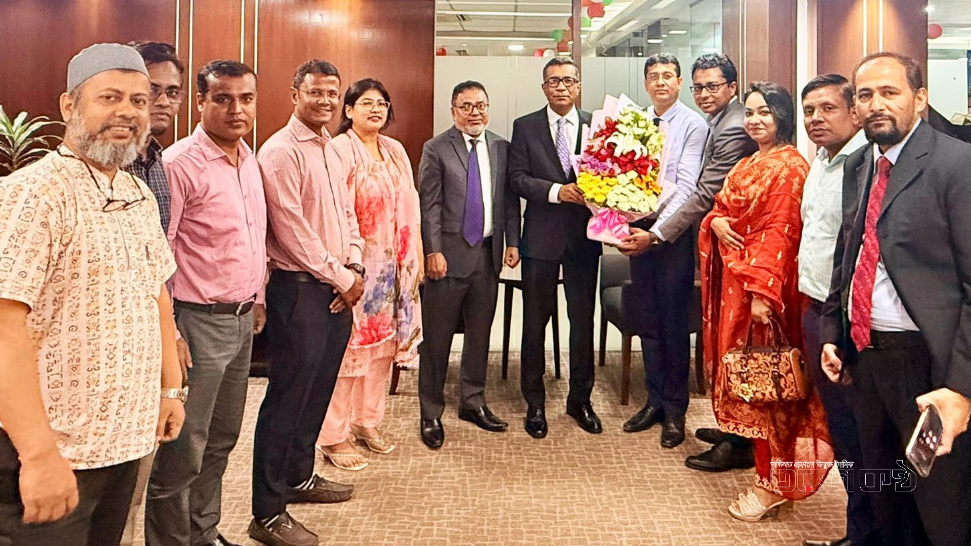 স্ট্যার্ন্ডাড ইসলামী ব্যাংকের এমডি রিয়াদ মাহমুদ চৌধুরীকে  চৌদ্দগ্রাম ব্যাংকার্স সোসাইটি’র শুভেচ্ছা জ্ঞাপন