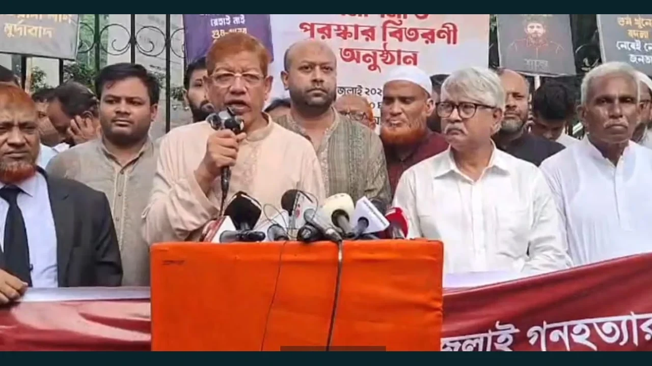 ট্রাইব্যুনালের সামনে ১১ দলীয় ঐক্যের মানববন্ধন ও স্মারকলিপি প্রদান