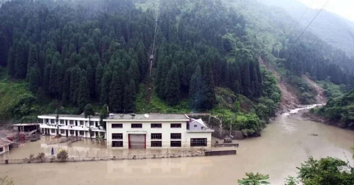 চীনের জিয়াংশি প্রদেশে দফায় দফায় ভারী বৃষ্টি ও ভূমিধস; ১৬ জনের প্রাণহানি
