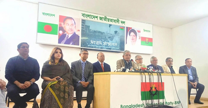 সংবাদ সম্মেলনে বক্তব্য দেন মির্জা ফখরুল ইসলাম আলমগীর