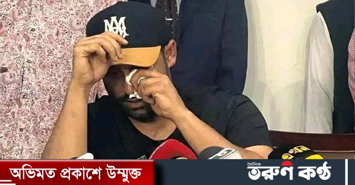 আন্তর্জাতিক ক্রিকেট থেকে অবসরের ঘোষণা দিয়েছেন তামিম ইকবাল। আজ (বৃহস্পতিবার) চট্টগ্রামের হোটেল টাওয়ার ইনে সংবাদ সম্মেলন ডেকে অবসরের ঘোষণা দেন টাইগার ওয়ানডে এই অধিনায়ক।