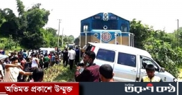 মৌলভীবাজারে ট্রেন-মাইক্রোবাস সংঘর্ষে নিহত ৩, আহত ৬