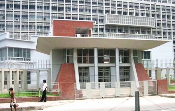 কমপ্লিট শাটডাউন: সচিবালয়ে ঢিলেঢালা কর্যক্রম