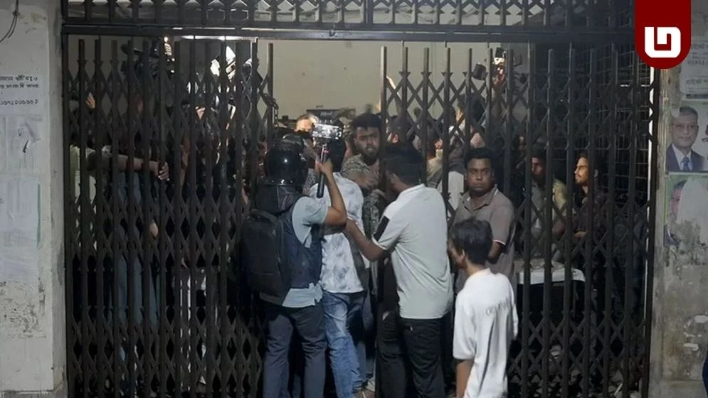 তেজগাঁও পলিটেকনিক লতিফ ছাত্রাবাসে ছাত্রদল-শিবির সংঘর্ষে ১০ আহত