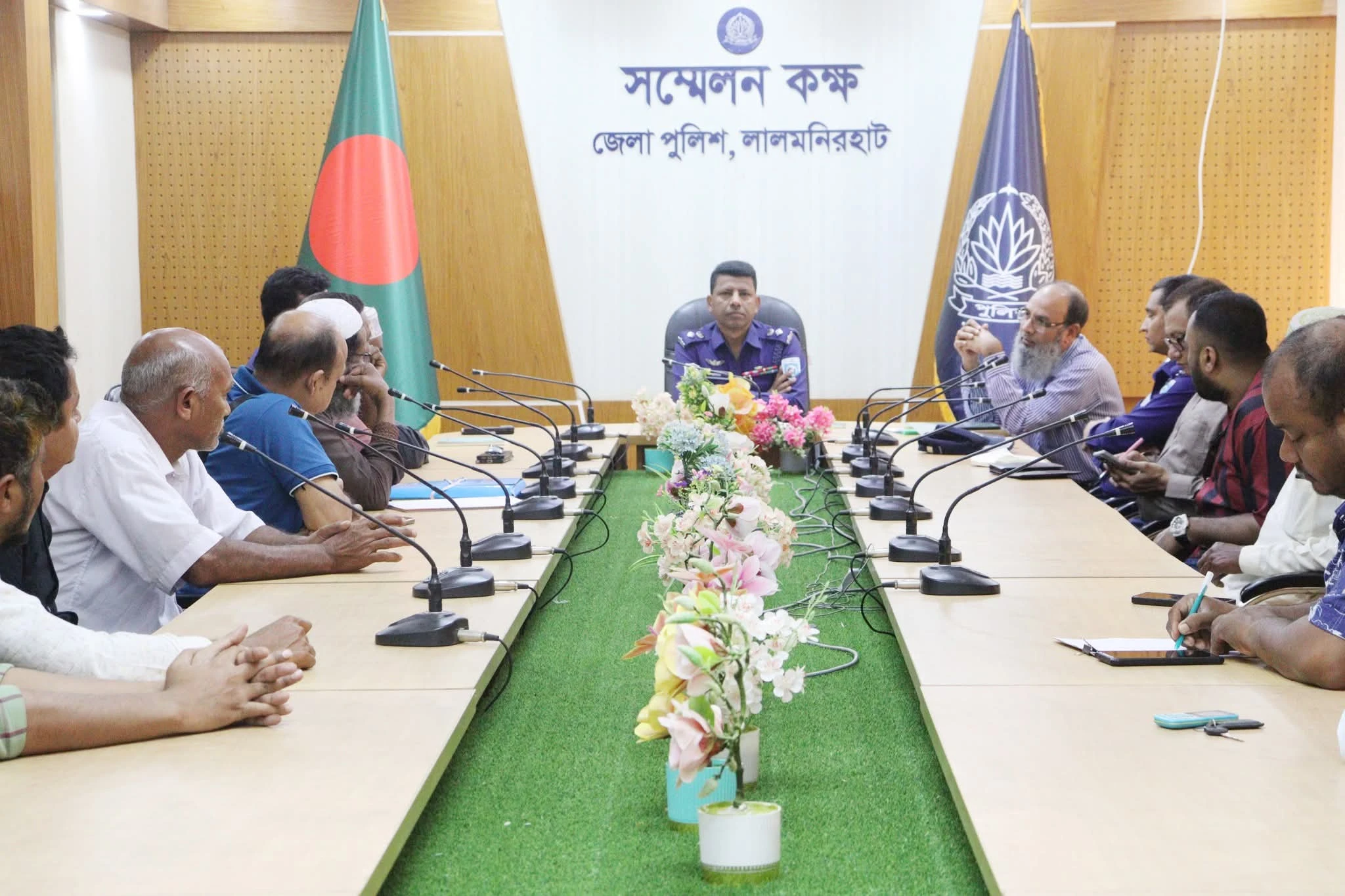 জ্বালানি তেল পাচার রোধে লালমনিরহাট জেলা পুলিশের মতবিনিময় সভা