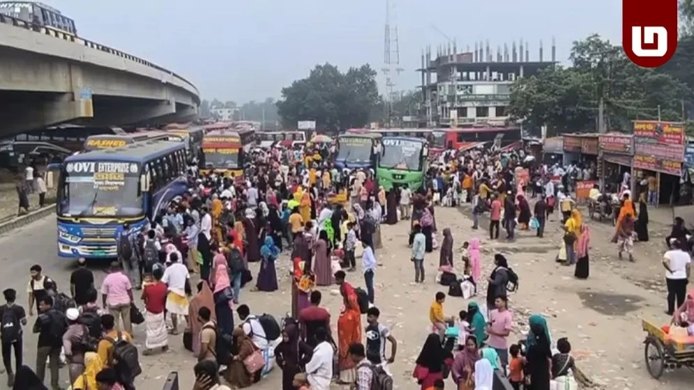স্বস্তির খোঁজে ঢাকা ছাড়ছে মানুষ, অস্বস্তি বাড়াচ্ছে ‘টিকিট সিন্ডিকেট’