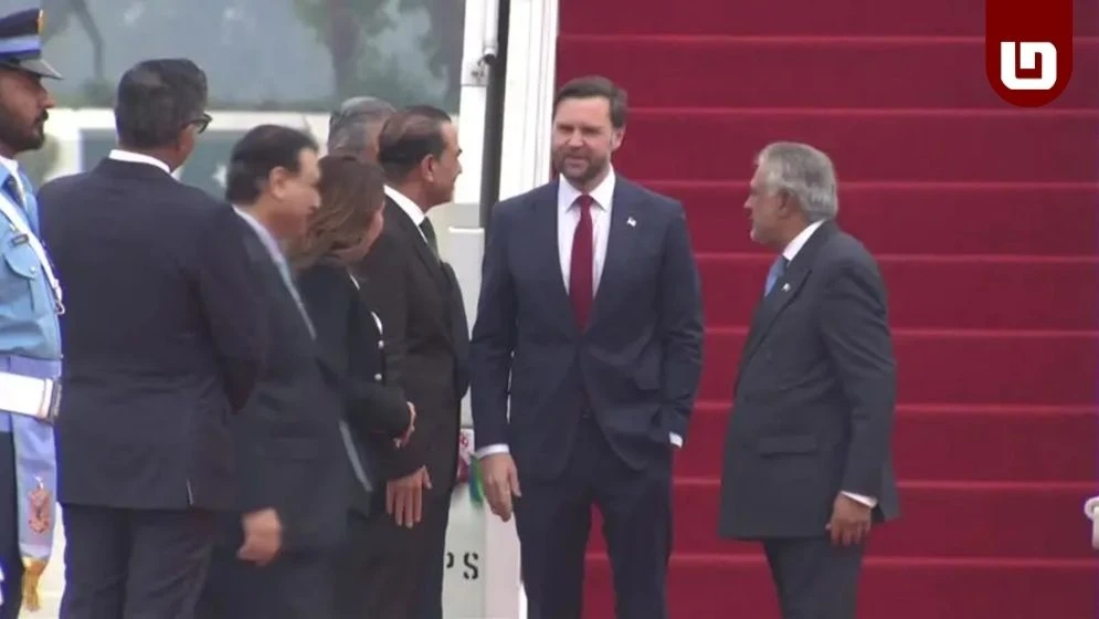 ইরানের সঙ্গে শান্তি আলোচনায় যোগ দিতে ইসলামাবাদে পৌঁছেছেন মার্কিন ভাইস প্রেসিডেন্ট জে ডি ভ্যান্স