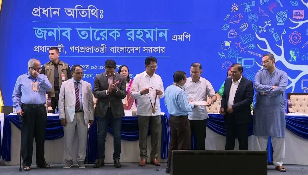 গুণী শিক্ষক হিসেবে রাষ্ট্রীয় সম্মাননা পেলেন গাকৃবির অধ্যাপক ড. আব্দুল বাছেত