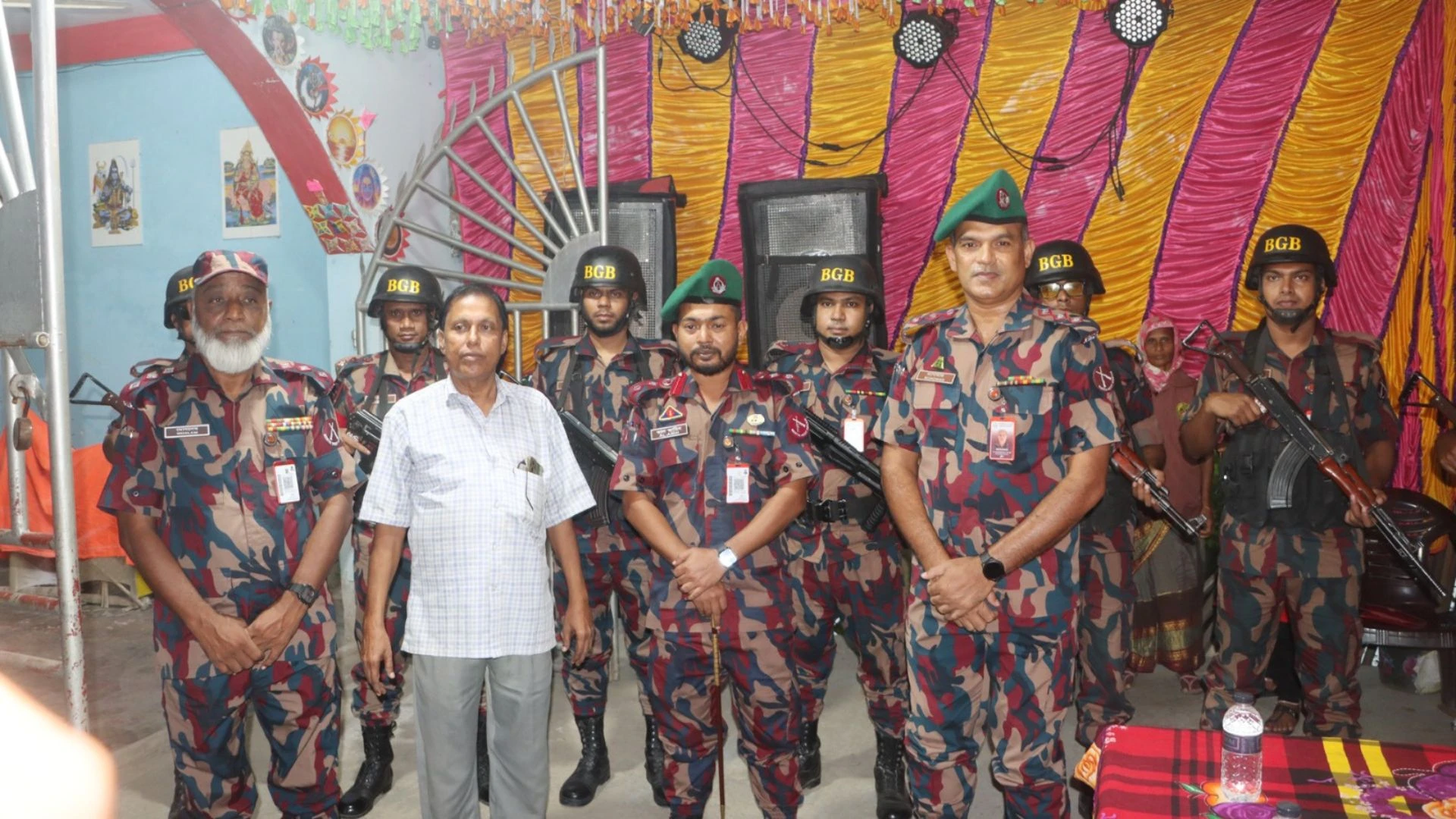 দুর্গাপূজার নিরাপত্তায় চাঁপাইনবাবগঞ্জে ১৭ প্লাটুন বিজিবি মোতায়েন
