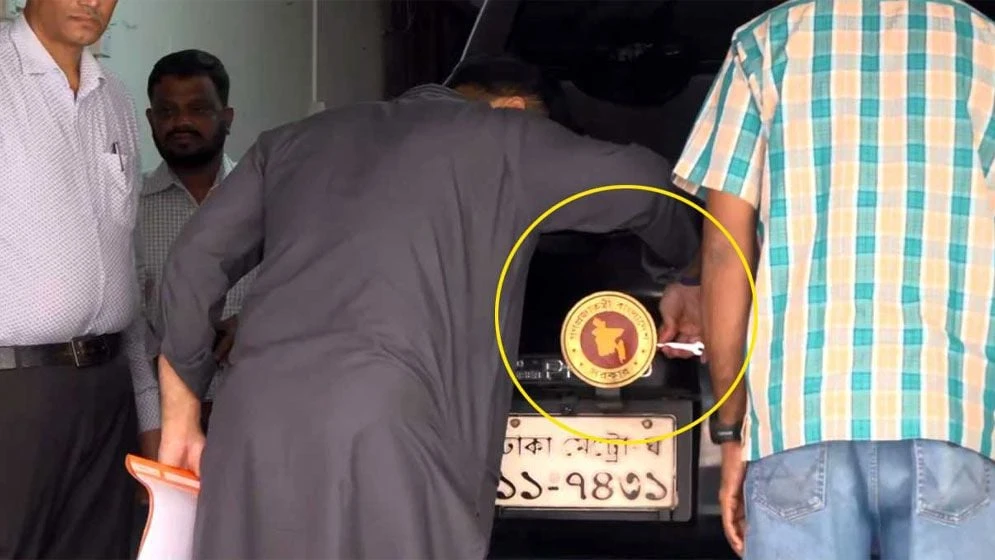 ‘দল চায়নি, নিজে থেকেই পদত্যাগ করছি’: বললেন প্রতিমন্ত্রী ইশরাক হোসেন