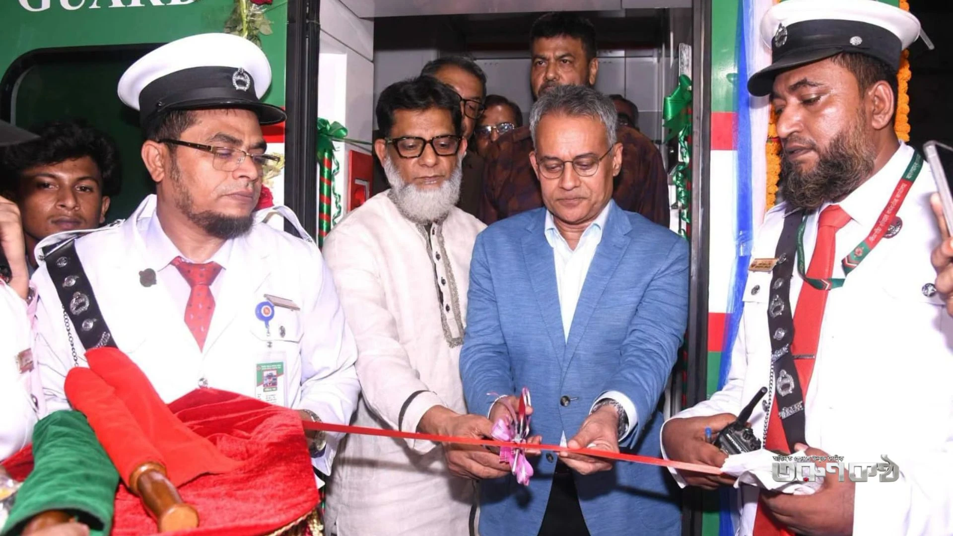 ঢাকা-কক্সবাজার রুটে চালু হলো মহানগর এক্সপ্রেস ট্রেন