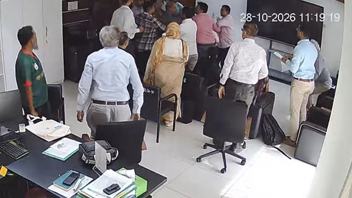 আইইডিসিআরের পরিচালকের কক্ষে ঢুকে মারধর, ড্যাবের বিরুদ্ধে অভিযোগ